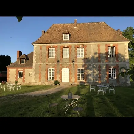 Le Chateau De De Hellenvilliers Villa