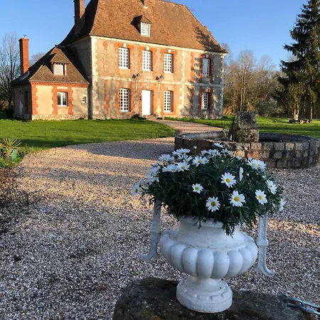 Le Chateau De De Hellenvilliers *